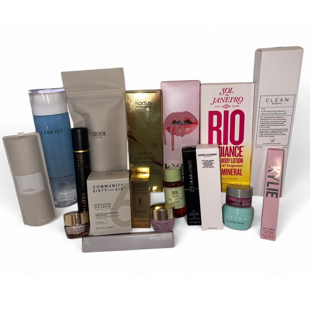 ✨ Luxury Skincare & Makeup Mystery Bundle | Estée Lauder + More ✨ - Picture 4 of 4